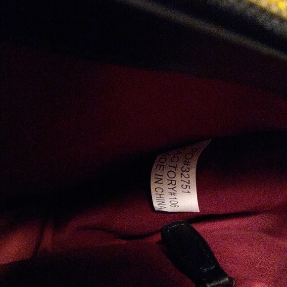 Adrienne Vittadini large scarf bag satchel - Picture 6 of 6